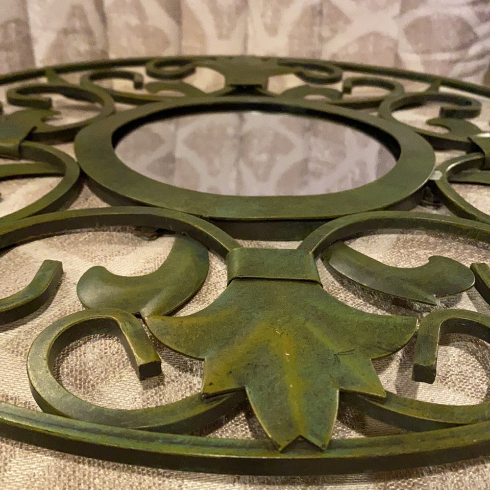 Green Round Metal Decorative Mirror